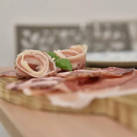 La Casa Del Boscaiolo ゲストハウス アジェーロラ